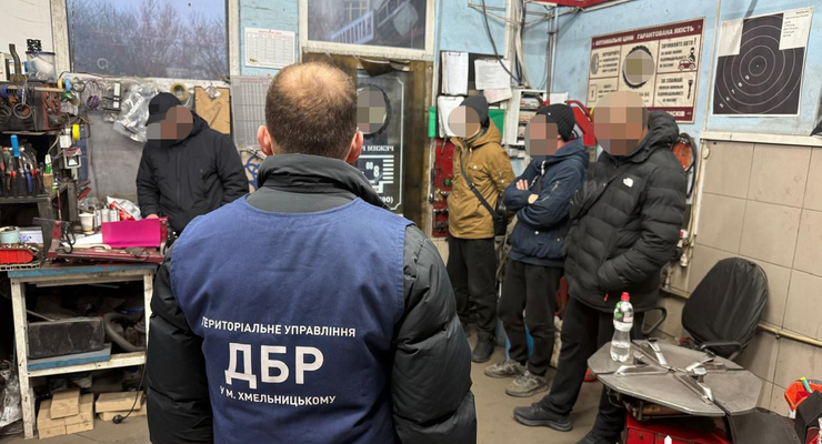 Чиновники воинской части Хмельницкой области отправляли подчиненных работать на СТО / dbr.gov.ua