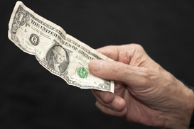 До та під час війни: скільки українці купили й продали валюти