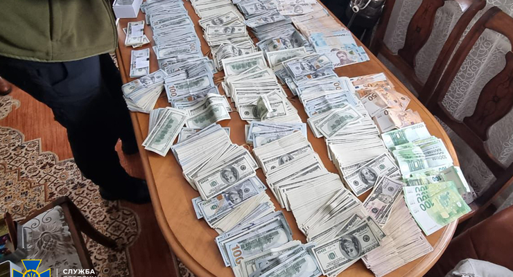 СБУ обнаружила более 300 тыс. долларов во время обысков у главы ВВК / ssu.gov.ua