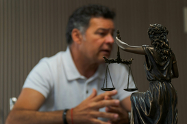 В Украине хотят установить порог на зарплаты судей и прокуроров: какие суммы