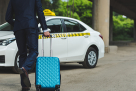 Потяги прибувають уночі: пасажири отримають знижки на таксі від вокзалу