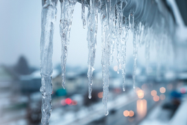 Коли лід б'є по гаманцю: як діяти, якщо бурулька впала на авто