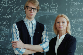 На повышение зарплат учителям и соцработникам нашли деньги: детали