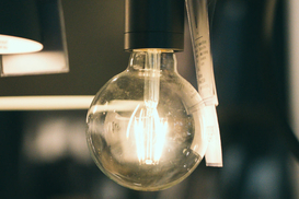 Сравнение тарифов: сколько стоит свет для украинцев и жителей европейских стран