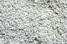 В Україні різко підскочили ціни на добрива: чим це загрожує