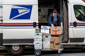 Дорога нафта б'є по кишені: пошта США вперше вводить паливний збір на посилки