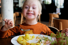 Кабмін оновив підхід використання грошей на харчування школярів