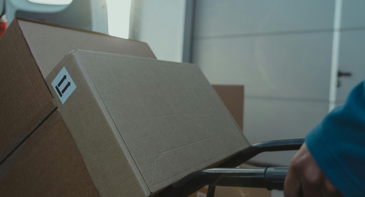 "Укрпошта" підвищила тарифи на посилки: які послуги подорожчали