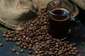 Цены на кофе стремительно растут: конфликт и засуха бьют по рынку