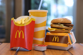 Продажи McDonald's ушли в минус: как война с Ираном ударила по фастфуду