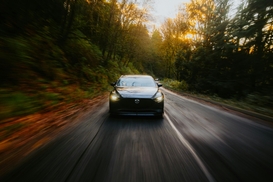 Імпорт вживаних авто: українці частіше обирають Tesla і Mazda