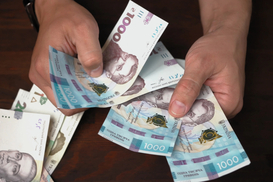 Сбой в ПФУ: украинцам блокируют карты из-за ошибочных выплат 1500 грн