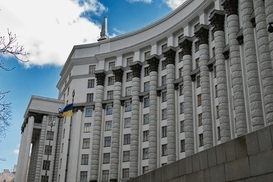 Доллар, зарплаты и бюджет: каким Кабмин видит будущее Украины