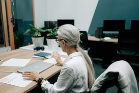 Трудоустройство украинцев 50+: почти 900 человек уже нашли работу