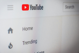 Кого смотрят украинцы о политике и войне: ТОП YouTube-блогеров 2026 года